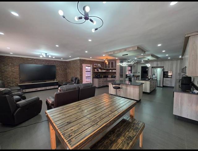 4 BEDROOM HOUSE FOR SALE IN BRACKENHURST